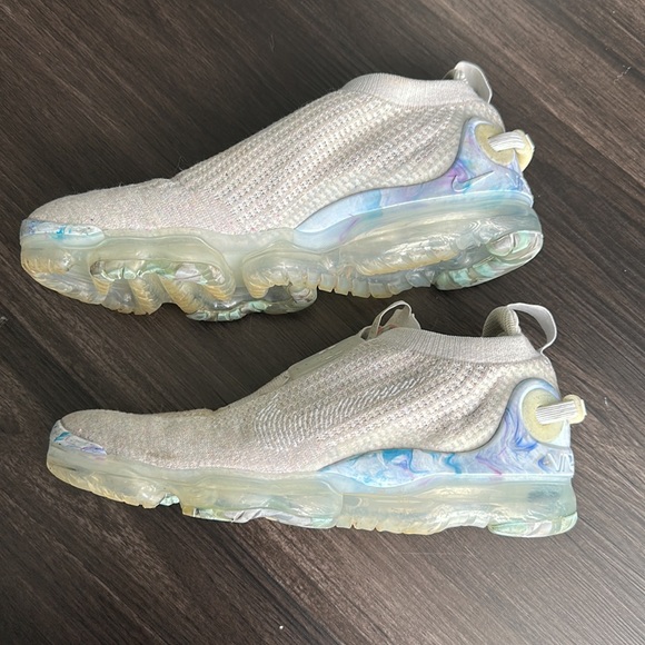 Nike Air Vapormax Flyknit Sneakers - Picture 5 of 9